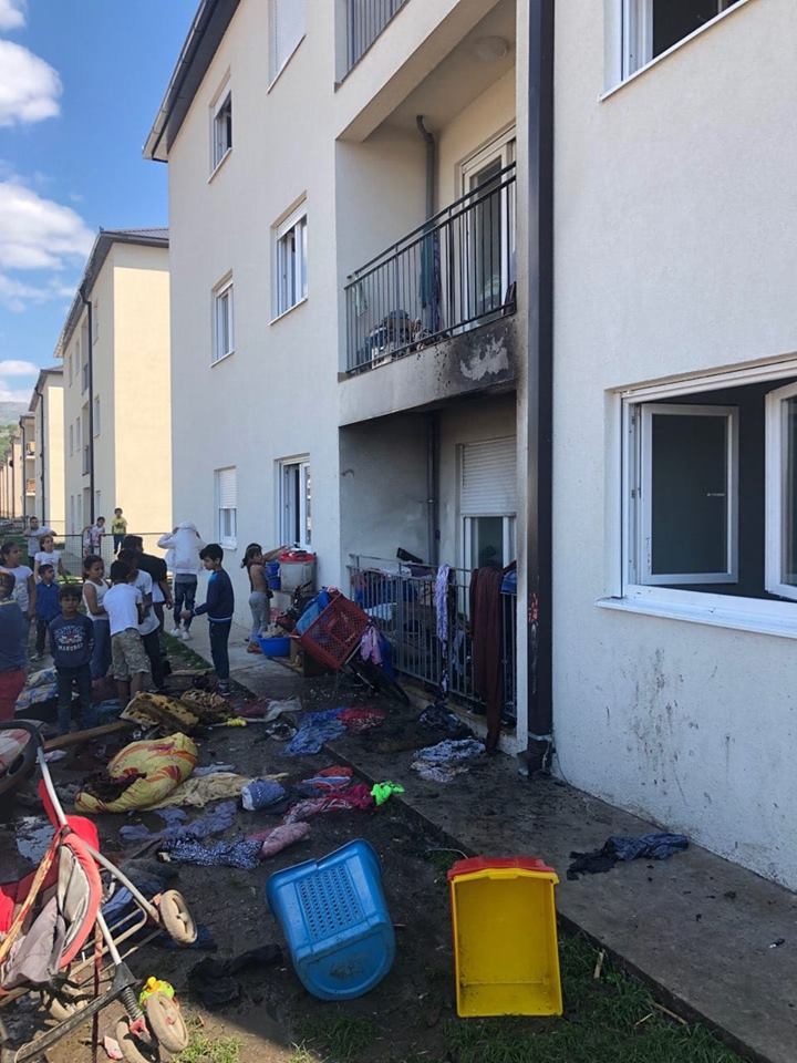 Ugašen požar u sambenoj zgradi na Koniku