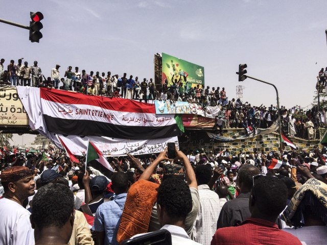 Nastavljeni protesti u Sudanu, ko će sada vladati?