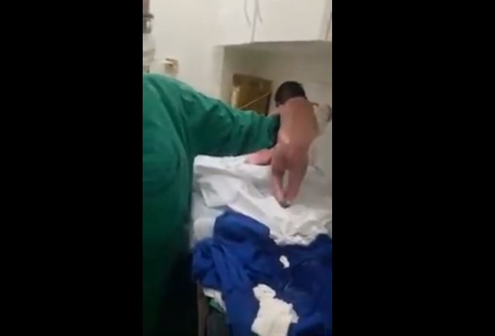 Beba prohodala nekoliko minuta nakon ROĐENJA! (VIDEO)