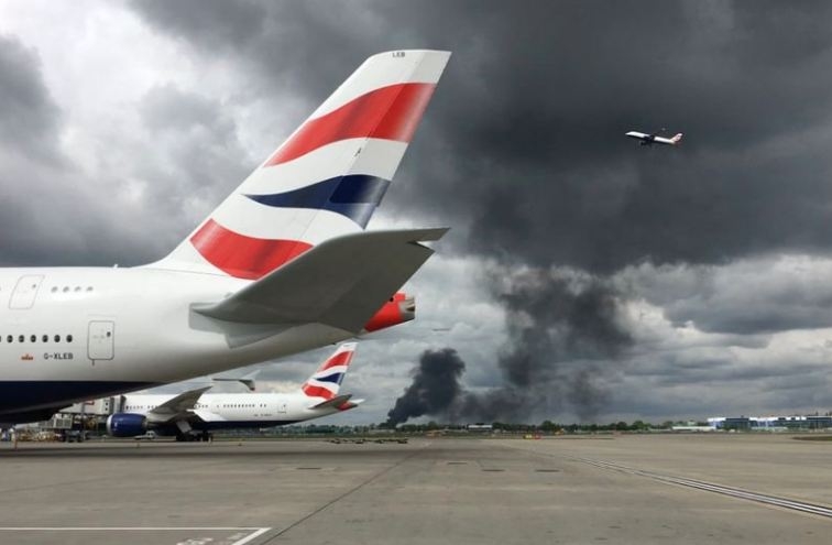 Veliki požar kod aerodroma u Londonu, čula se i eksplozija