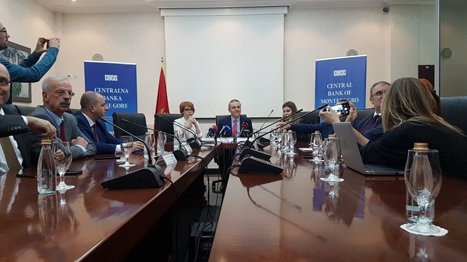 Atlas banka u stečaj, više od pola zaposlenih kući
