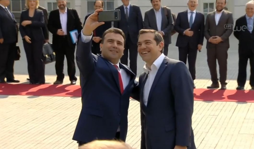 Istorijska posjeta: Cipras sletio u Sjevernu Makedoniju i odmah sa Zaevim napravio selfi