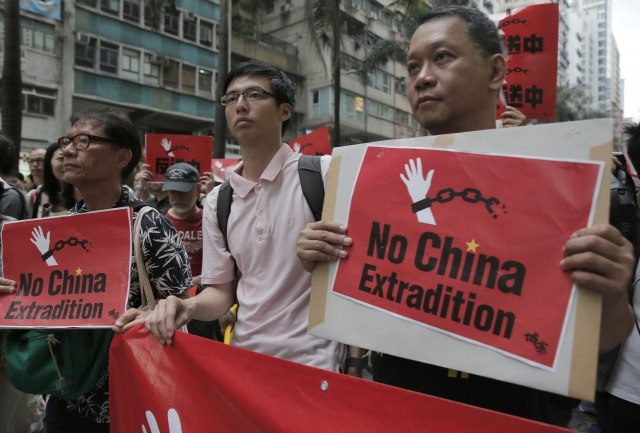 Hong Kong: Desetine hiljada demonstranata ispred parlamenta