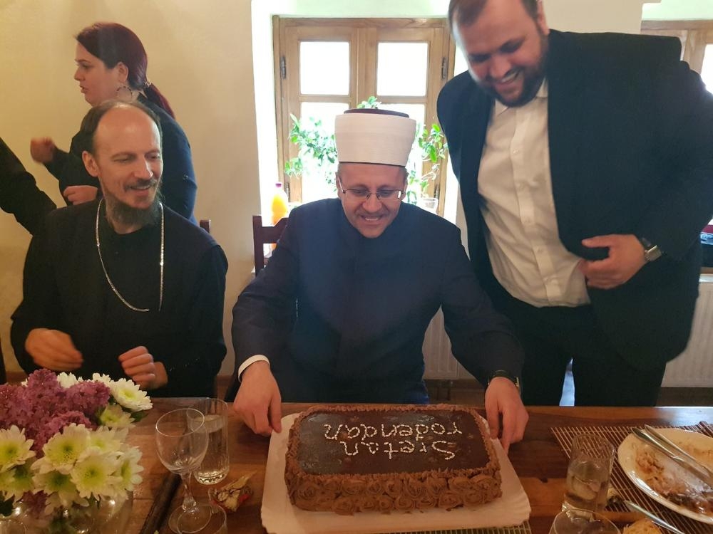 FOTOGRAFIJA KOJA JE ODUŠEVILA REGION: Na slavi manastira Žitomislića proslavljen i muftijin rođendan!