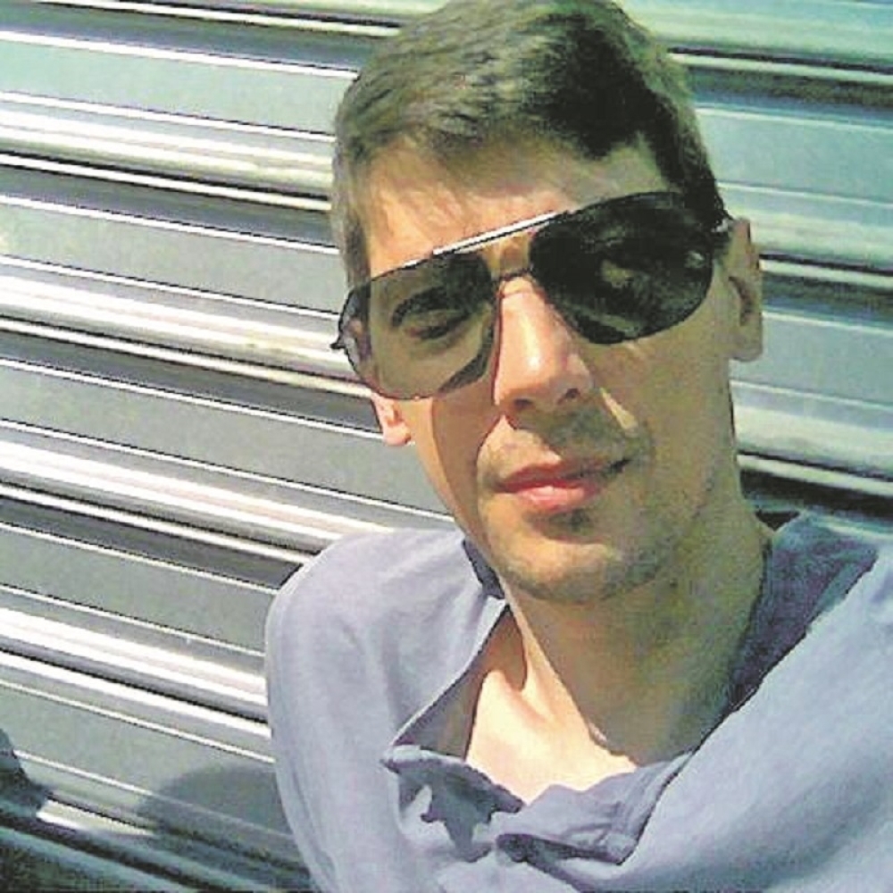 Tragedija: Miloš Drašković ubio nepokretnu majku, pa presudio sebi?