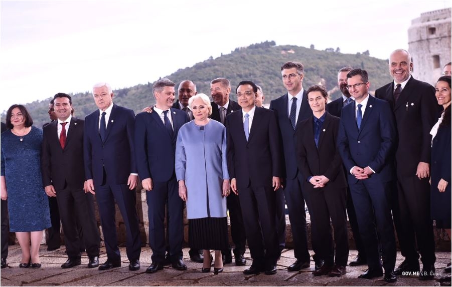 Samit u Dubrovniku: Zajednička fotografija pa u šetnju Stradunom