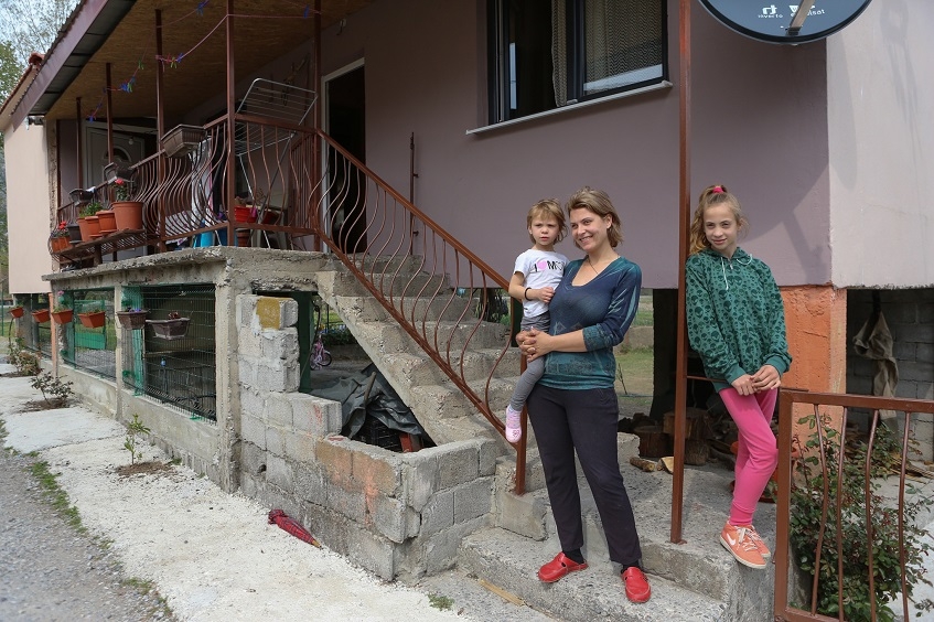 Život u mraku i bez vode Olivere Gazivode i njene četiri kćerke na obali turističkog raja
