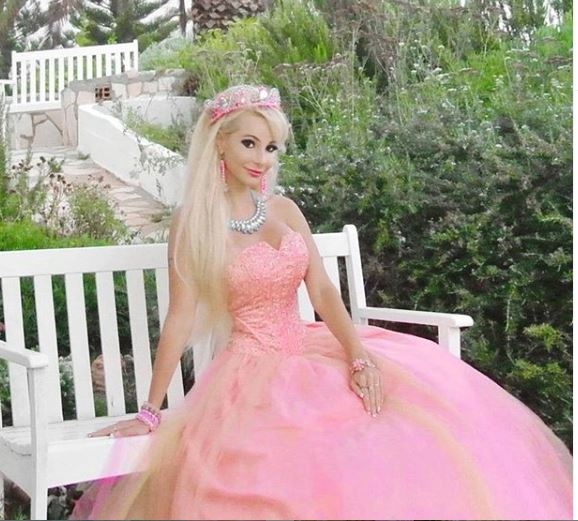 ŽIVA BARBIKA: Tatjana se udala 5. put, potrošila je 140.000 EURA na omiljene LUTKE ali i operacije