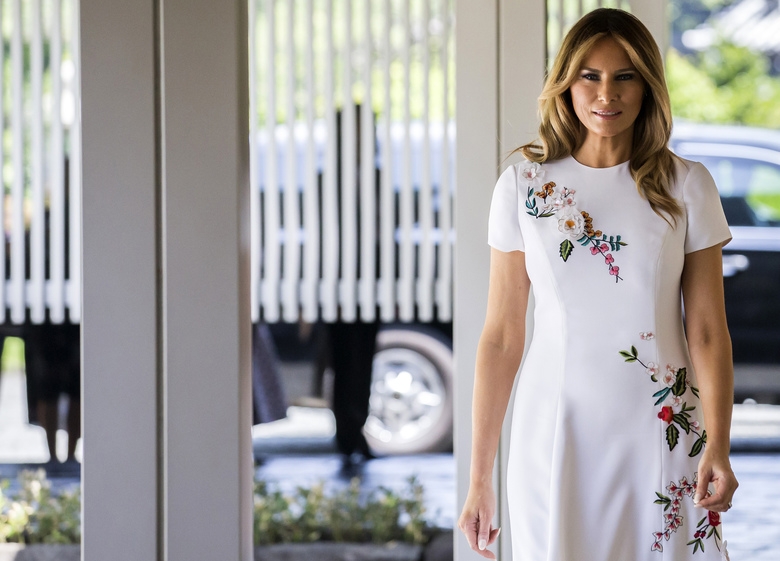 PET kombinacija za Japan: Ovo može samo Melanija Tramp!
