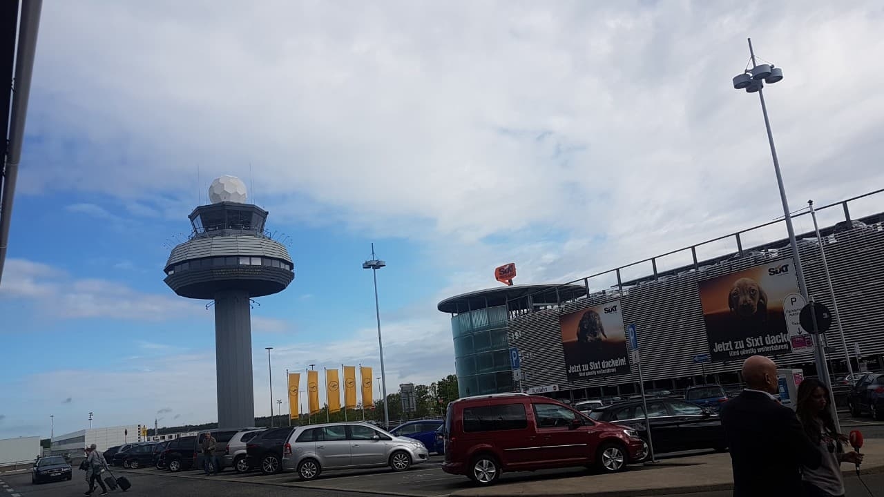 Predstavnici medija u posjeti aerodromu u Hanoveru: “Novom linijom želimo da vratimo njemačke turiste u Crnu Goru”