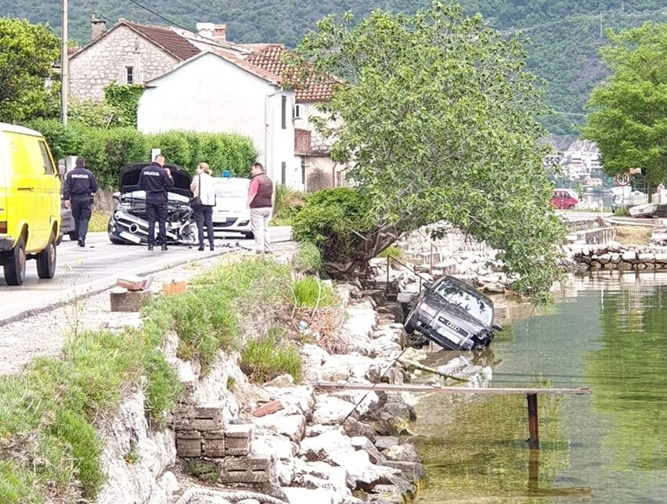Kotor: Dvije žene povrijeđene u udesu, automobil završio u moru