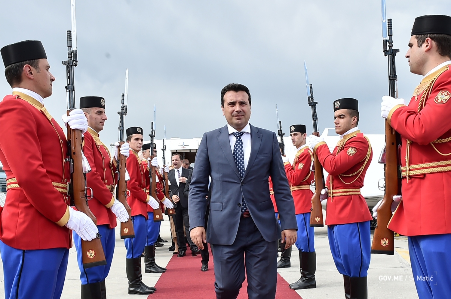 Zaev stigao u Crnu Goru, pogledajte fotografije