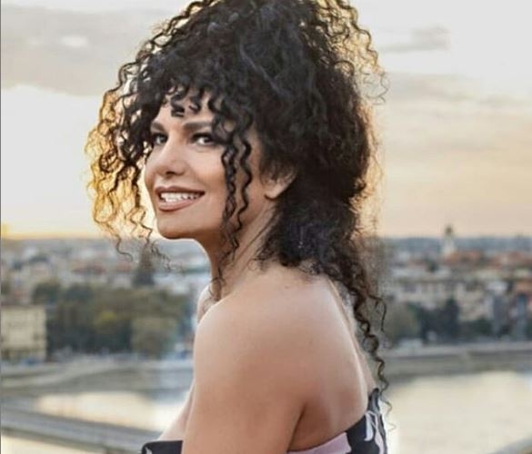 Lidija Vukićević objavila sliku sa drugaricama iz osnovne škole, pa oduševila fanove