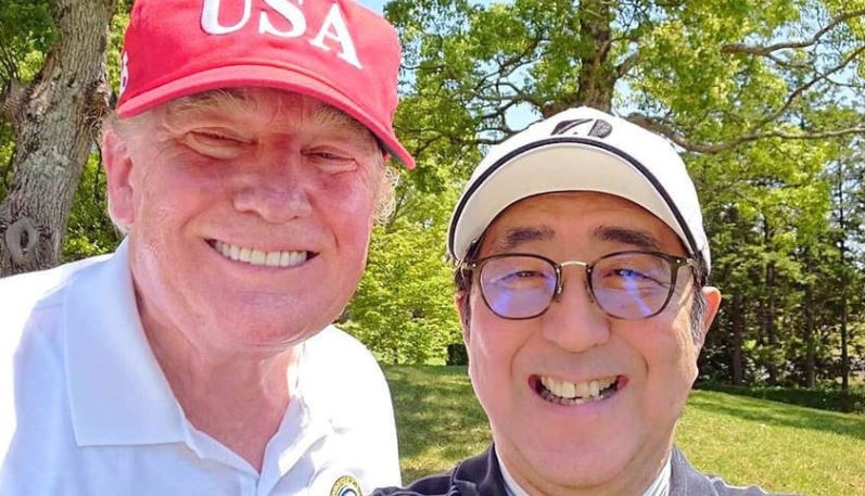 Tramp i Abe odmjerili snage na golf terenu pa napravili selfi