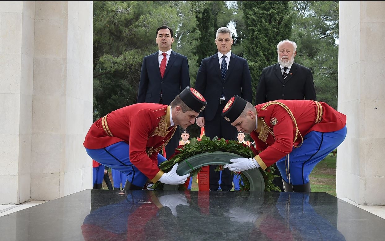 Delegacija CG položila vijenac na spomenik Partizanu borcu na Gorici