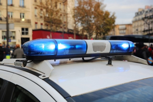 Buve napale policijsku stanicu u Parizu, službenici nagrnuli kod ljekara