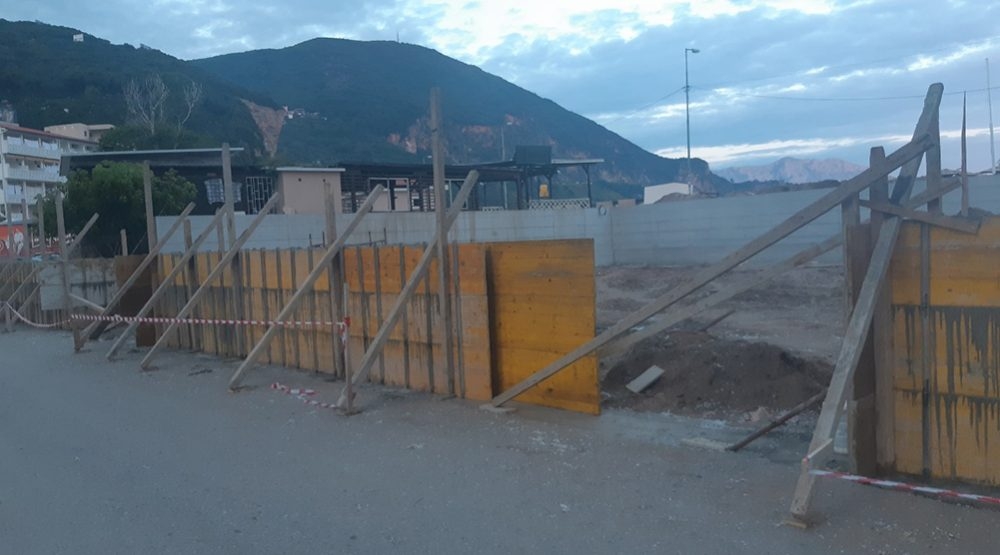Budva: Tvrdi da je opština dozvolila gradnju na njegovoj parceli na Jazu