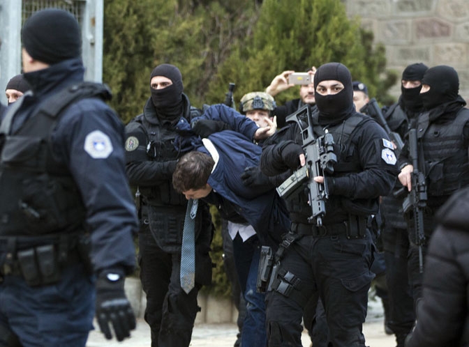VIDEO – ROSU se povlači sa sjevera Kosova, uhapšeno 28 osoba među kojima 19 policajaca