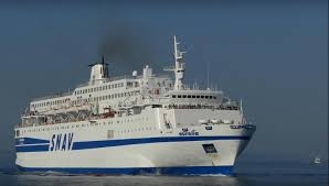 Konačno: Više od 300 ljudi koji su bili “zarobljeni” u hrvatskim vodama stigli do kopna