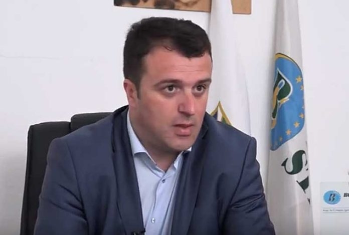 Inicijativa Muhovića – petnjička džamija na putnoj signalizaciji: Kad mogu silne crkve može i stara džamija