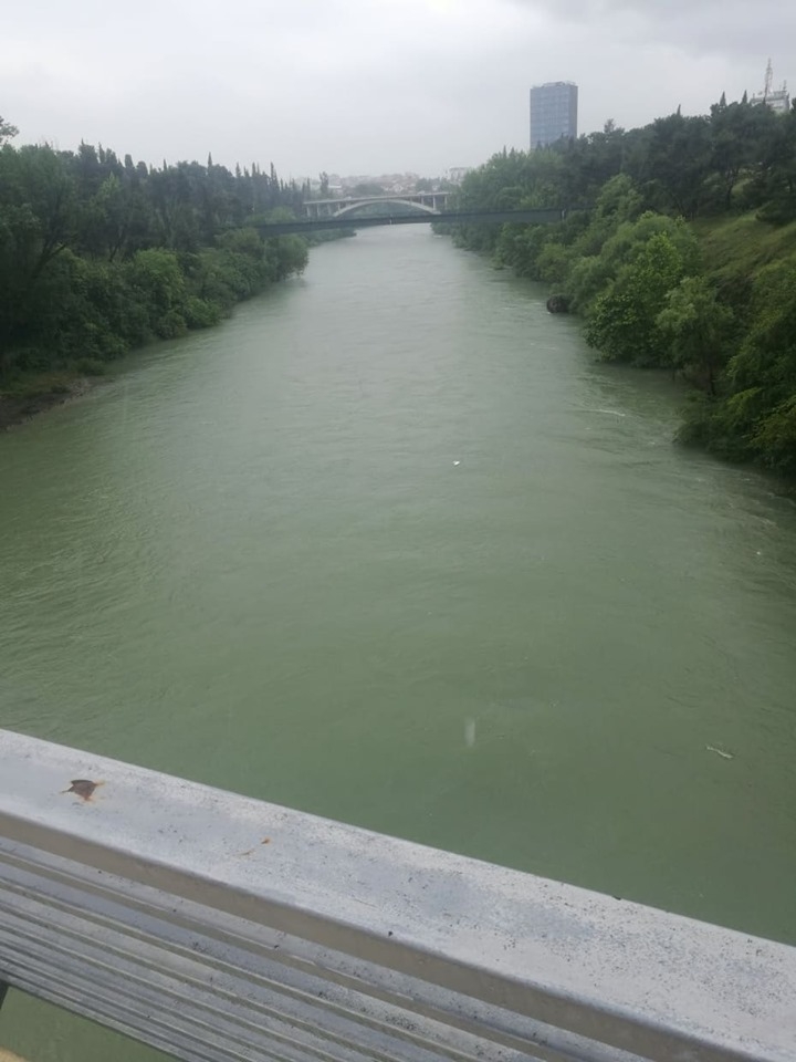 Konfuzija godišnjih doba, Morača kao u sred oktobra