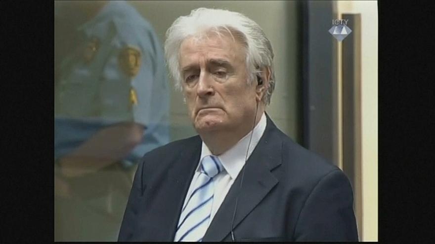 Telefonom se iz Haga javio na tribinu u Podgorici: Otvorena istraga protiv Radovana Karadžića