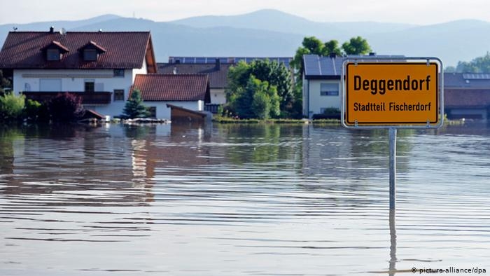 Velike poplave u Njemačkoj, željeznički saobraćaj u prekidu, stradala jedna osoba