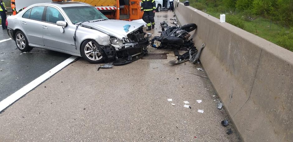 Stravična nesreća: Poginuo dok je stajao u zaustavnoj traci na autoputu