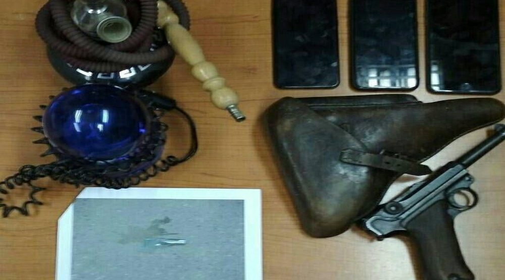 Mladić ugledao policiju, pa bacio pištolj: U Beranama i Rožajama pronađena i municija, kokain…