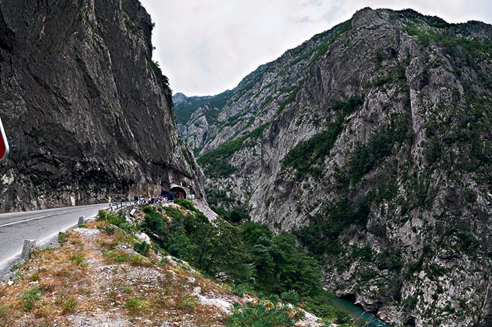 Tragedija u Platijama: Poginula djevojka koja je pala u kanjon Morače