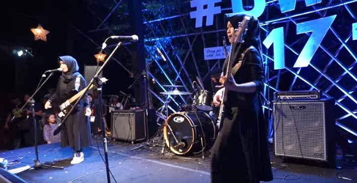Nose hidžab i sviraju metal muziku: Tri učenice ruše stereotipe