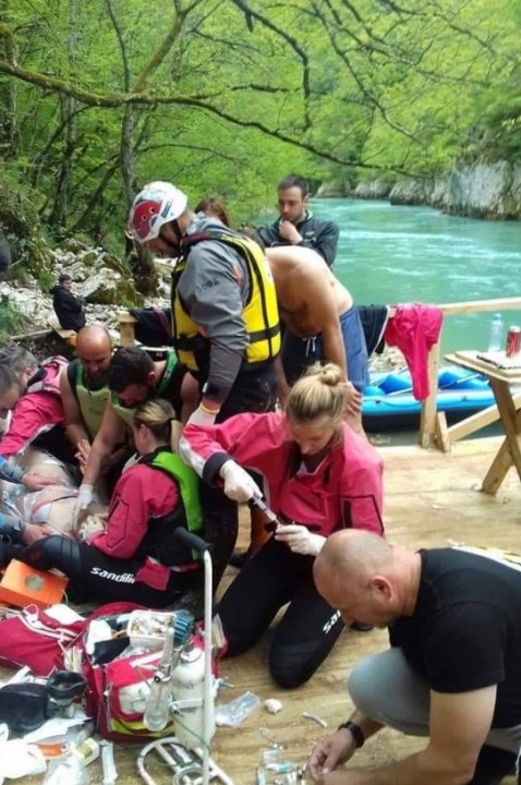 Pogledajte fotografije spašavanja djevojke koja je teško povrijeđena na raftingu na Tari