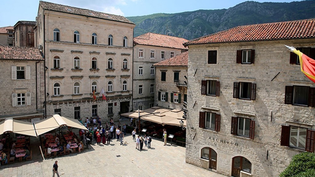 Kotor u blokadi, zaposleni bez plata: Ministarstvo odobrilo isplatu, čeka se izbor nove lokalne uprave
