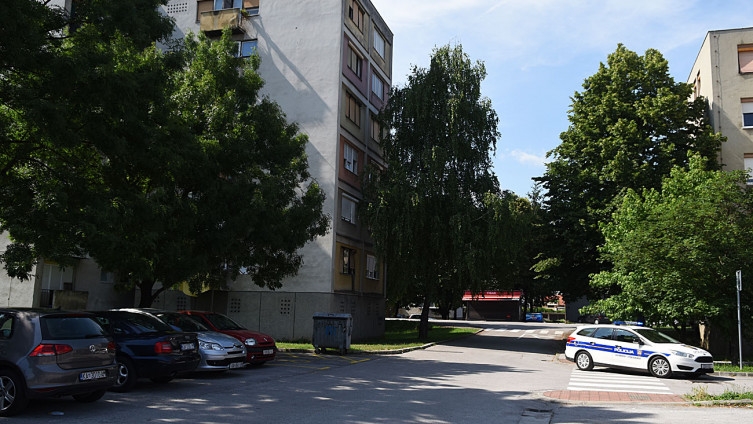 Djevojka umrla u bolnici: Povukla roletnu i pala kroz prozor