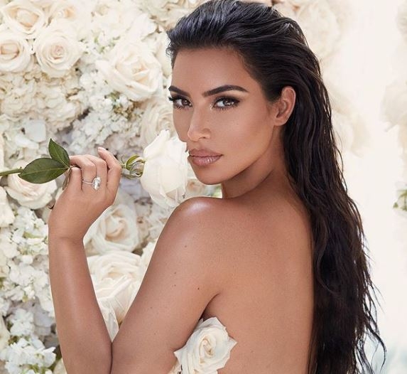 Kim Kardašijan objavila novu sliku svog četvrtog, tek rođenog djeteta