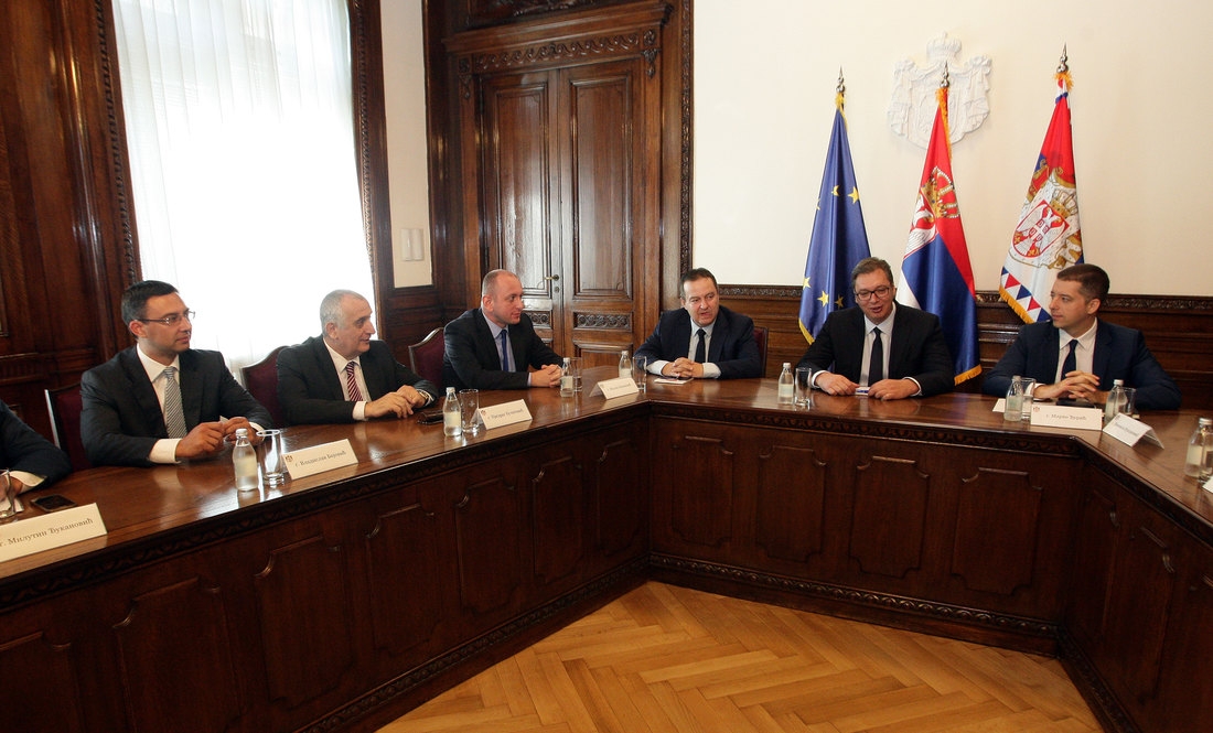 Vučić digao ruke od DF-a, okreće se Daki