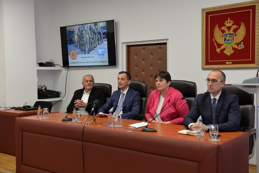 Bošković u Danilovgradu: Mladi ljudi ne mogu odabrati časniji poziv od vojničkog