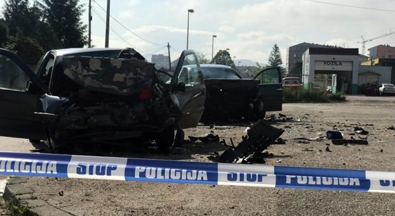 Čeoni sudar u Nikšiću, mladić teže povrijeđen