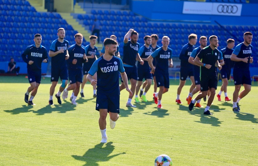 (FOTO) Fudbaleri Kosova odradili trening pod Goricom