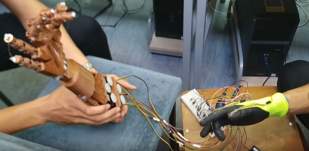 (VIDEO) Studenti Mašinskog fakulteta napravili model ljudske ruke