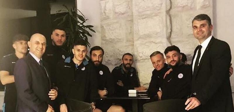 Cungu i Čapuni se slikali sa fudbalerima Kosova u Hiltonu