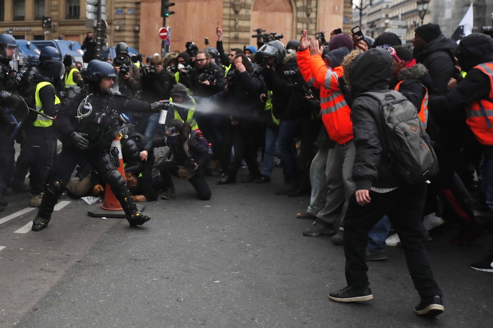 Pariska policija biber sprejom rastjerivala ekološke aktiviste