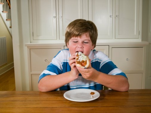 Ismijevanje zbog viška kilograma dovodi do dodatnog gojenja djeteta