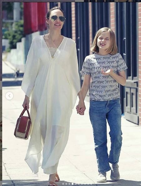 Ona zna kako se nosi kaftan: Anđelina Džoli bira boho stil