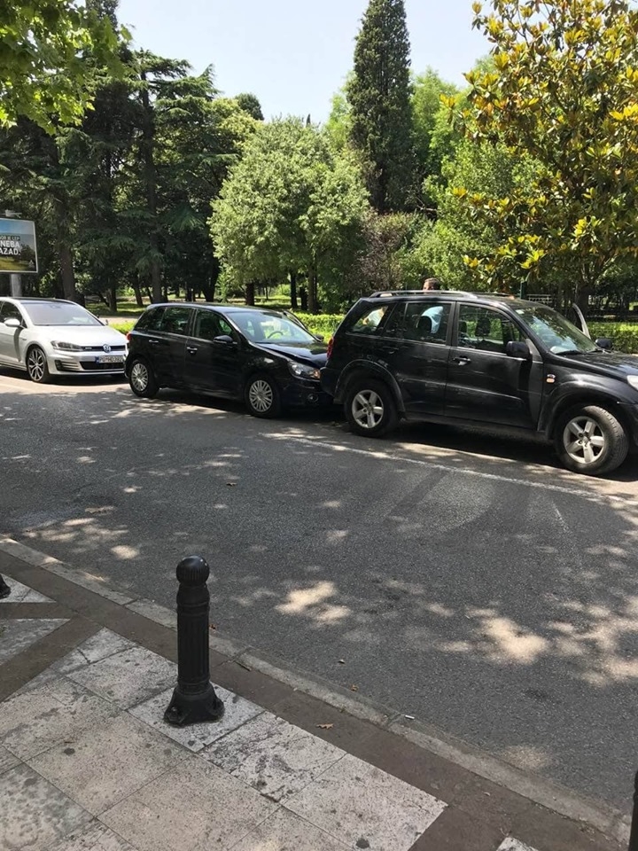Lančani sudar ispred pozorišta, nema povrijeđenih