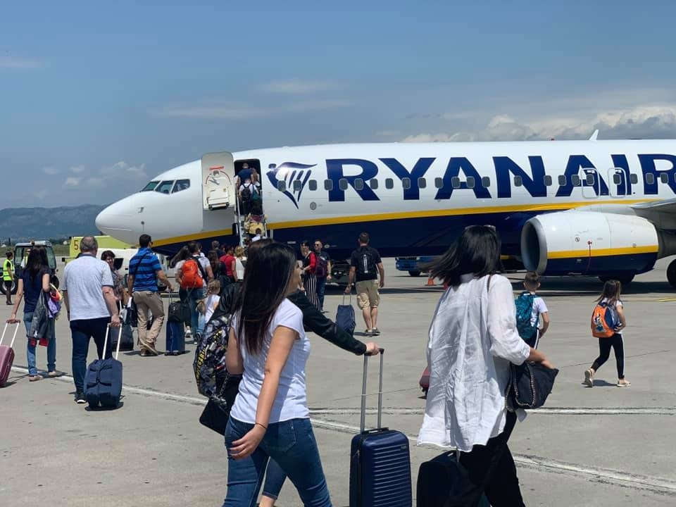 Na Aerodromu u Podgorici prvi put sletio avion na redovnoj liniji iz Barselone