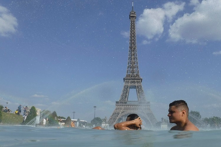 Pariz: Zbog vrućine zabranjen saobraćaj starijim vozilima