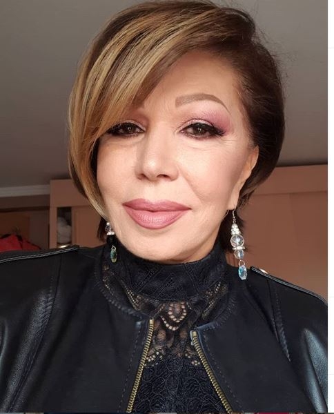 Neda Ukraden na zlatnoj godišnjici mature sa drugarima iz generacije!