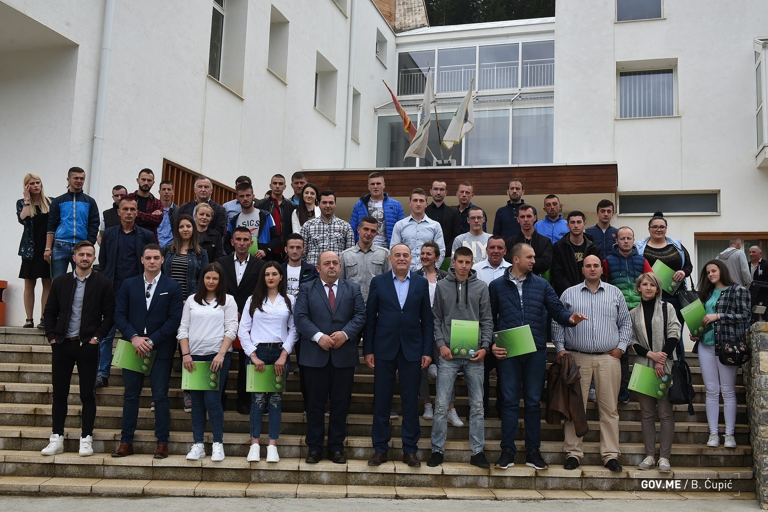 Simović u Petnjici sa mladim poljoprivrednicima podržanim u ovoj godini: Jasan pokazatelj probuđene energije Sjevera