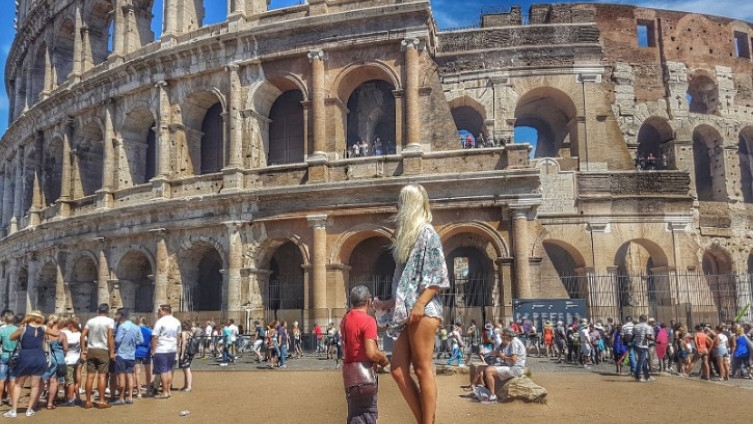 Zbog ponašanja turista Rim odlučio uvesti zabrane i novčane kazne, evo šta se više ne smije raditi